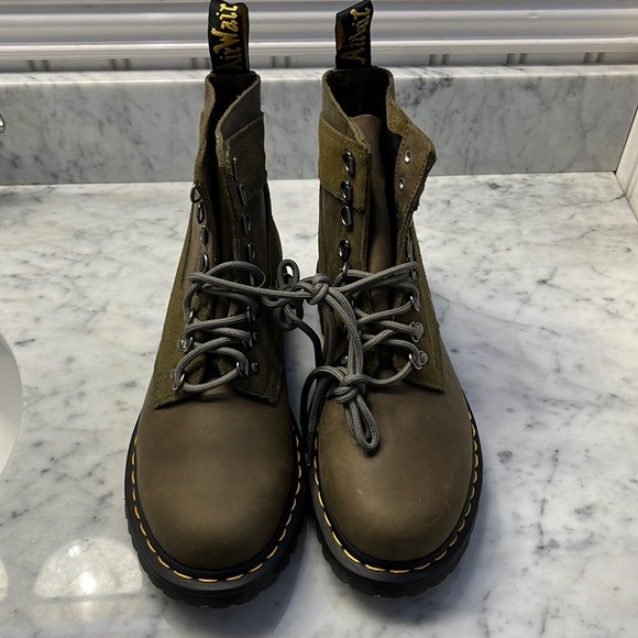 Dr. Martens 1460 Pascal Leather & Suede Lace Up Boots New Size 9 NEW